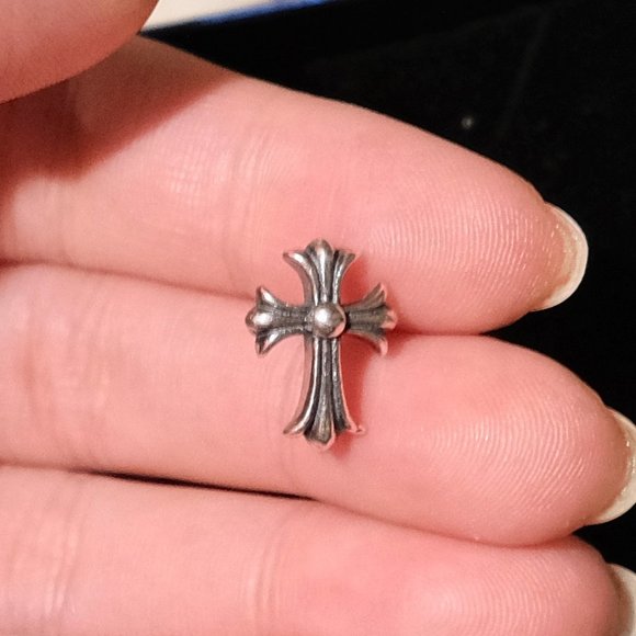 *Sold* Chrome Hearts Maltese cross stud earring - Picture 4 of 4